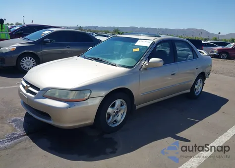 2000 Honda Accord 3.0 Ex z USA, uszkodzony, nr VIN 1HGCG1656YA029169